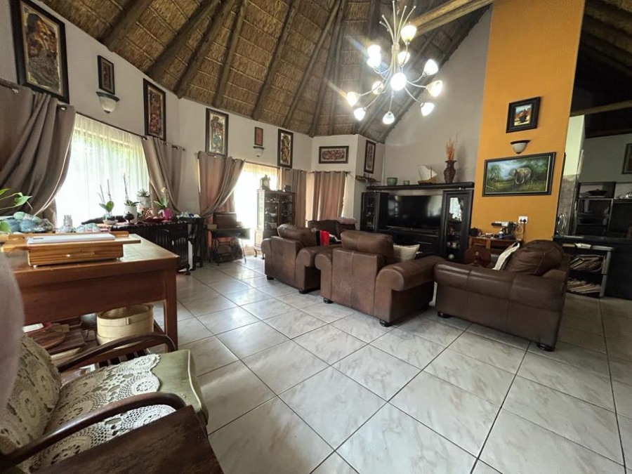 5 Bedroom Property for Sale in Melodie North West